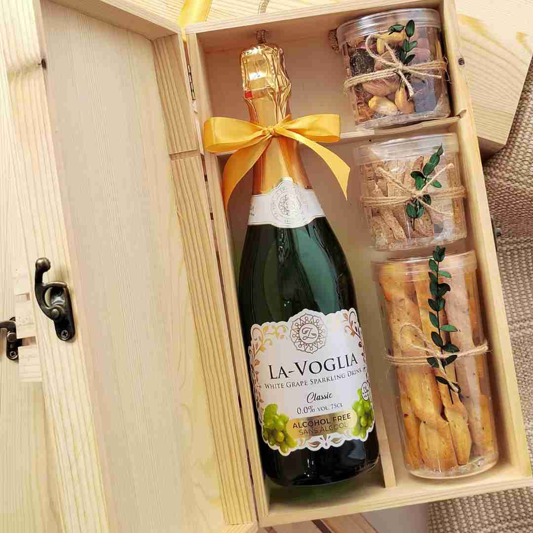 Summer Delight - Sparkling Juice & Snack Gift