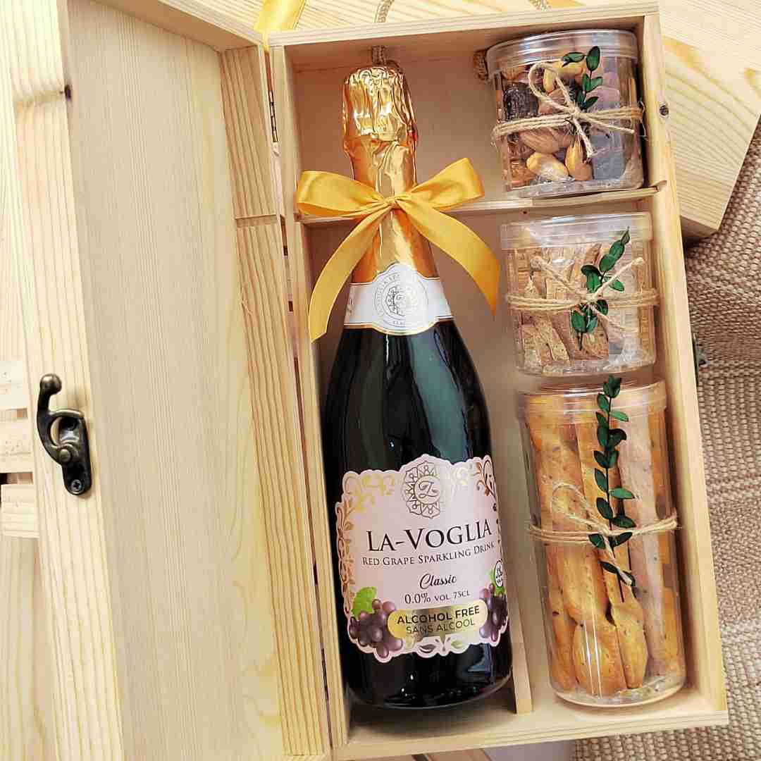 Summer Delight - Sparkling Juice & Snack Gift